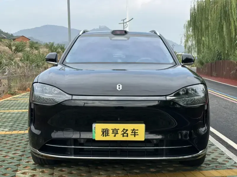 2025 Aito M9 с пробегом 15 000 км