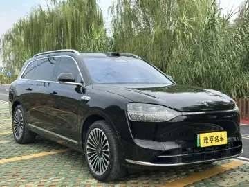 2025 Aito M9 с пробегом 15 000 км