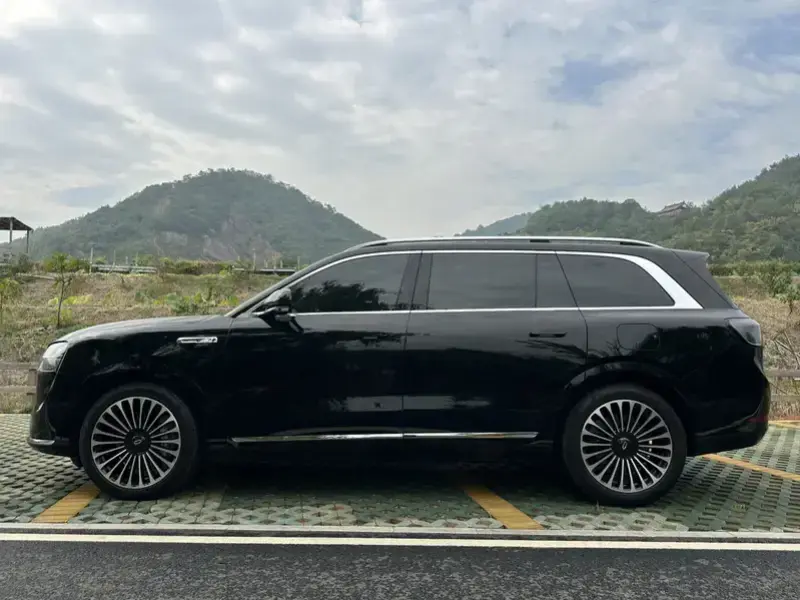2025 Aito M9 с пробегом 15 000 км