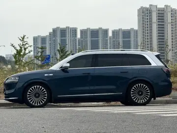 2024 Aito M9 с пробегом 33 000 км