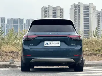 2024 Aito M9 с пробегом 33 000 км