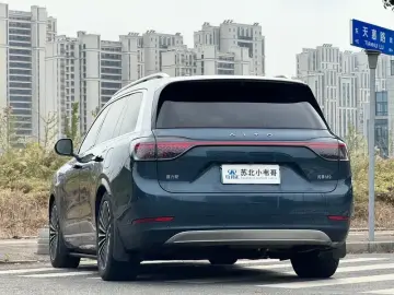 2024 Aito M9 с пробегом 33 000 км