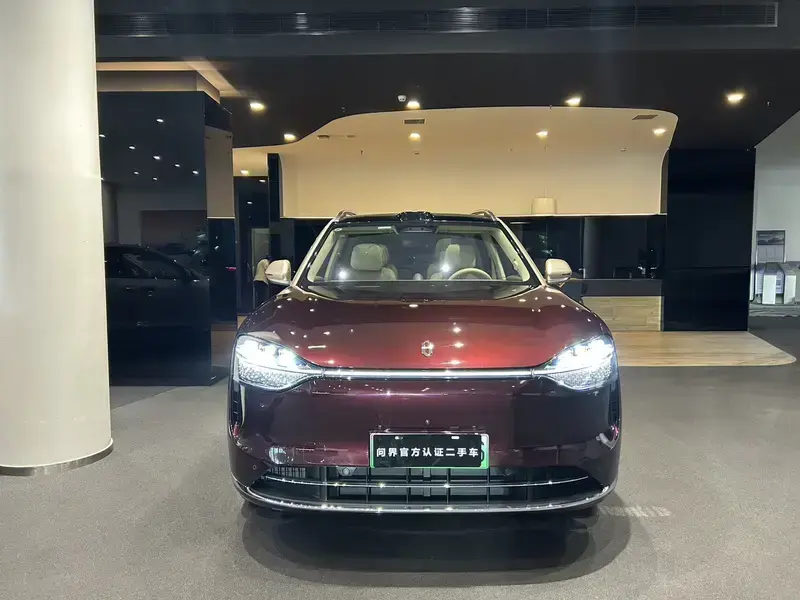 2025 Aito M9 с пробегом 8 500 км