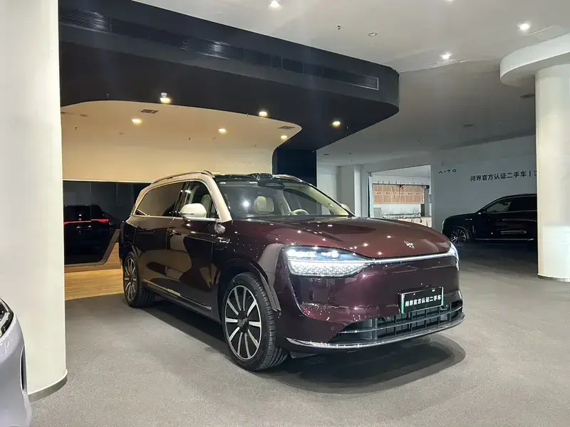 2025 Aito M9 с пробегом 8 500 км
