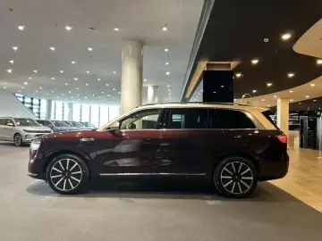 2025 Aito M9 с пробегом 8 500 км