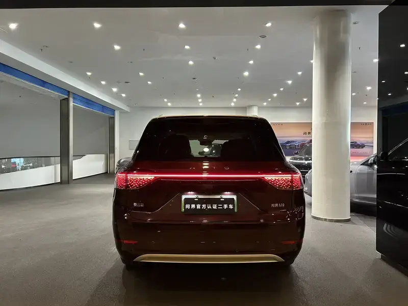 2025 Aito M9 с пробегом 8 500 км