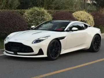 Aston Martin DB12