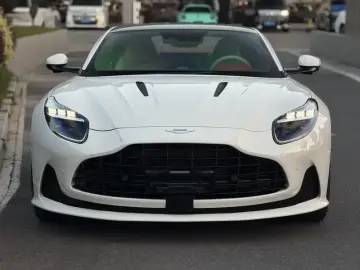 2024 Aston Martin DB12 с пробегом 400 км