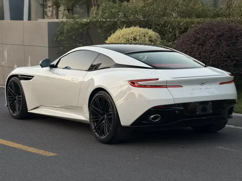 2024 Aston Martin DB12 с пробегом 400 км