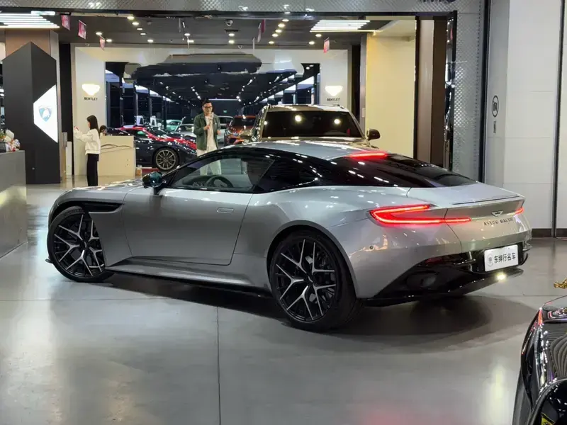 2024 Aston Martin DB12 с пробегом 100 км