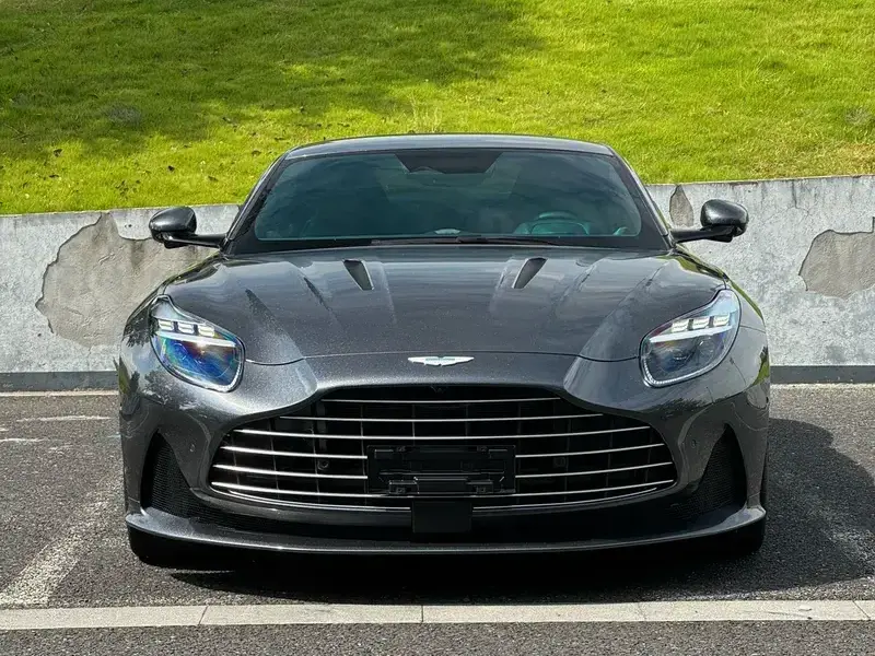 2024 Aston Martin DB12 с пробегом 1 600 км