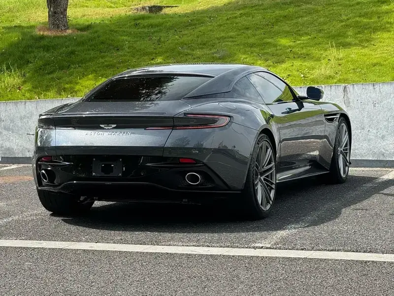 2024 Aston Martin DB12 с пробегом 1 600 км