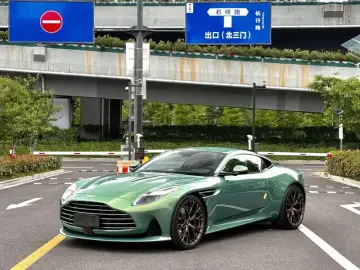 Aston Martin DB12