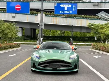 2025 Aston Martin DB12 с пробегом 4 900 км