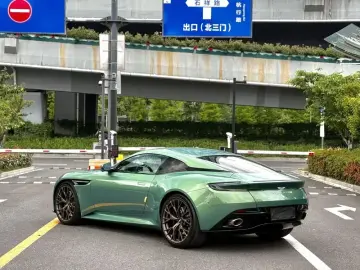 2025 Aston Martin DB12 с пробегом 4 900 км