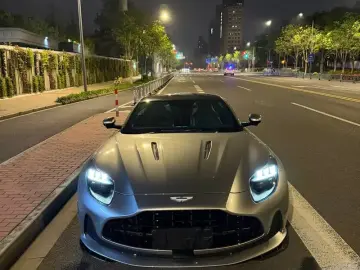 2024 Aston Martin DB12 с пробегом 7 500 км