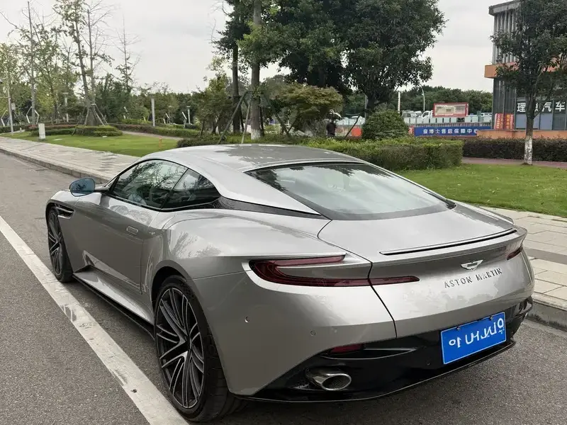 2024 Aston Martin DB12 с пробегом 4 900 км
