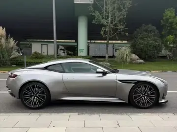 2024 Aston Martin DB12 с пробегом 4 900 км