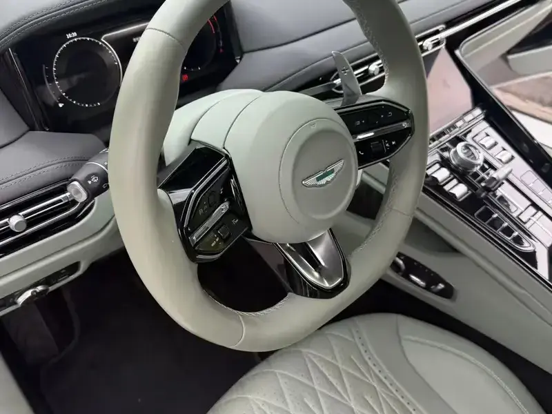 2024 Aston Martin DB12 с пробегом 4 900 км