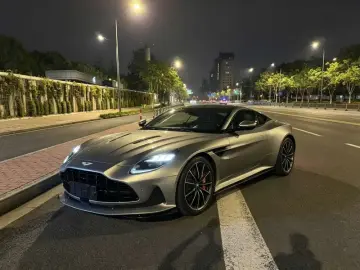 Aston Martin DB12