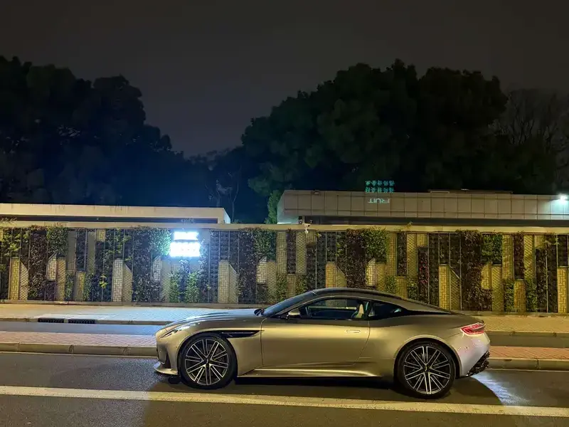 2024 Aston Martin DB12 с пробегом 7 500 км