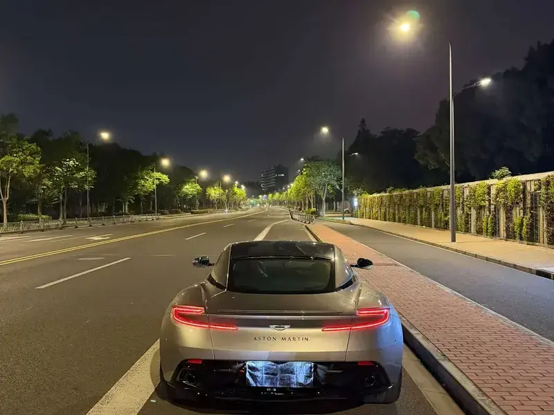 2024 Aston Martin DB12 с пробегом 7 500 км