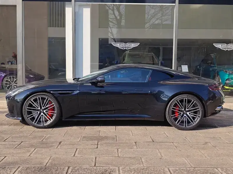 2024 Aston Martin DB12 с пробегом 100 км