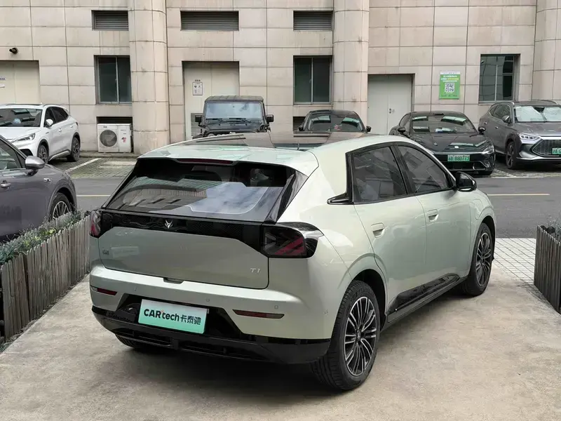 2025 Arcfox T1 с пробегом 16 000 км