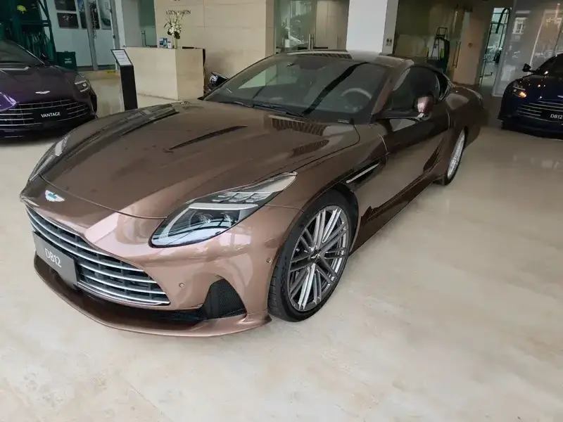 2024 Aston Martin DB12 с пробегом 100 км