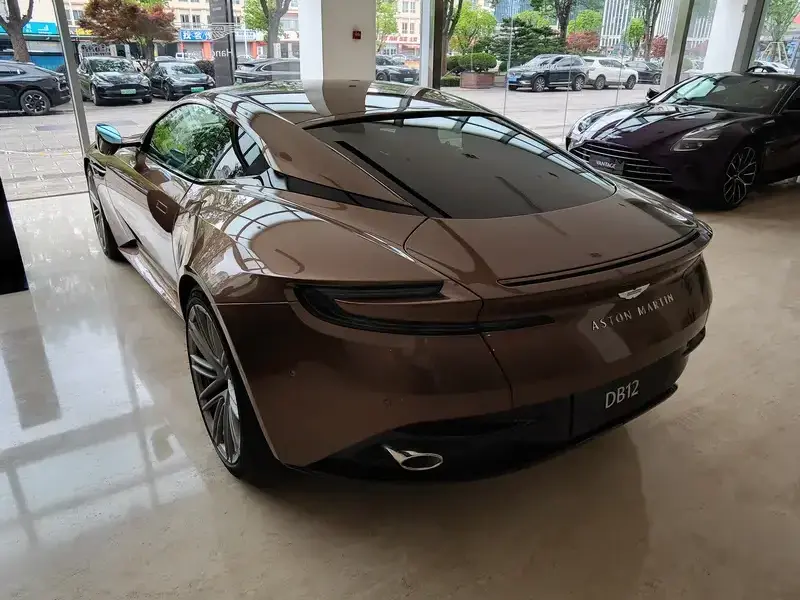 2024 Aston Martin DB12 с пробегом 100 км