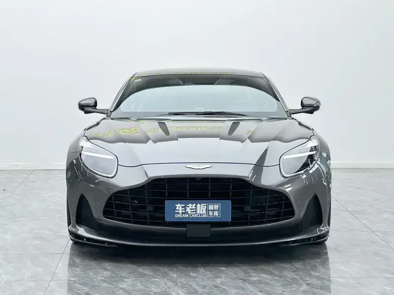2024 Aston Martin DB12 с пробегом 15 000 км