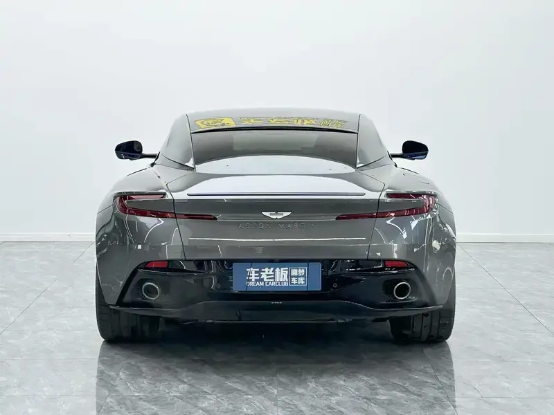 2024 Aston Martin DB12 с пробегом 15 000 км
