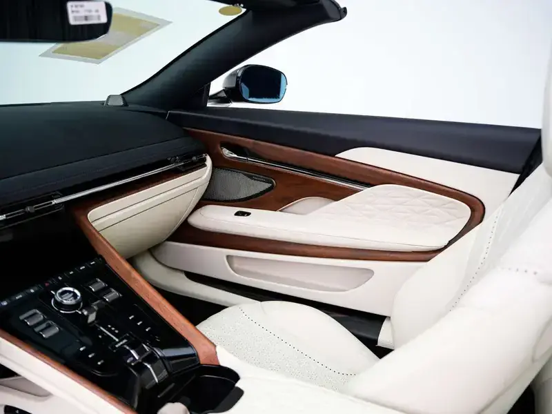 2025 Aston Martin DB12 с пробегом 100 км