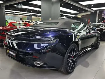 2025 Aston Martin DB12 с пробегом 100 км
