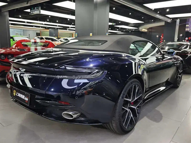 2025 Aston Martin DB12 с пробегом 100 км