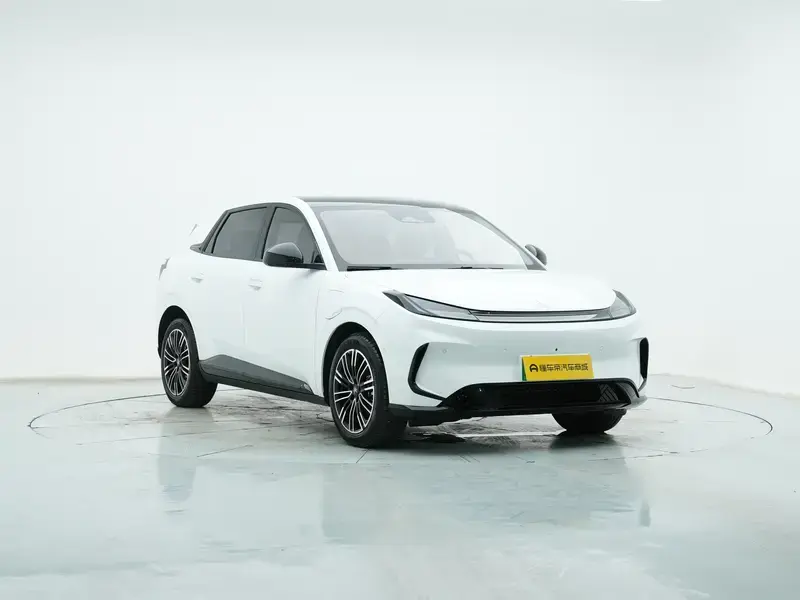 2025 Arcfox T1 с пробегом 2 200 км