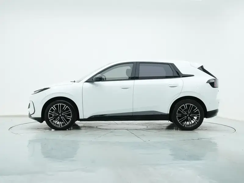 2025 Arcfox T1 с пробегом 2 200 км