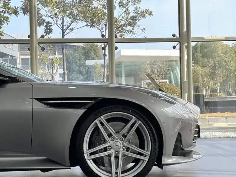 2024 Aston Martin DB12 с пробегом 100 км
