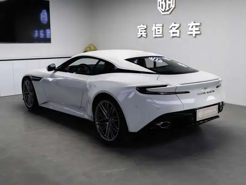 2024 Aston Martin DB12 с пробегом 100 км