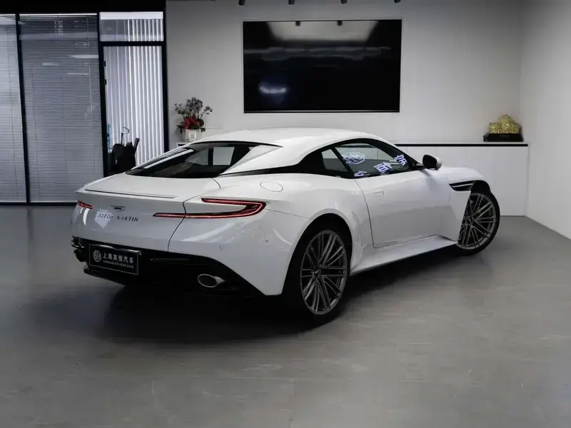 2024 Aston Martin DB12 с пробегом 100 км