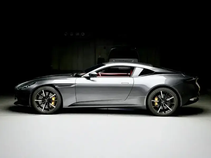 2022 Aston Martin DB11 с пробегом 17 000 км