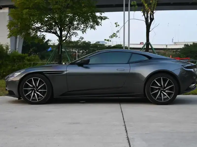 2020 Aston Martin DB11 с пробегом 2 300 км