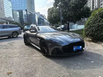 2020 Aston Martin DBS с пробегом 11 000 км