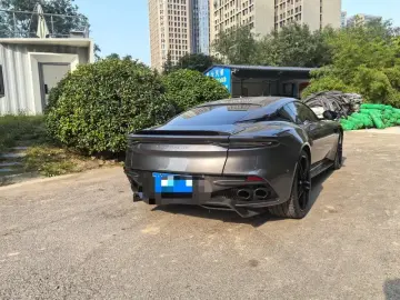 2020 Aston Martin DBS с пробегом 11 000 км