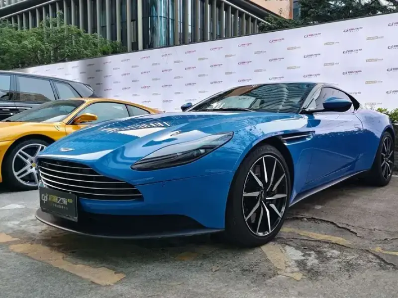 2020 Aston Martin DB11 с пробегом 32 000 км