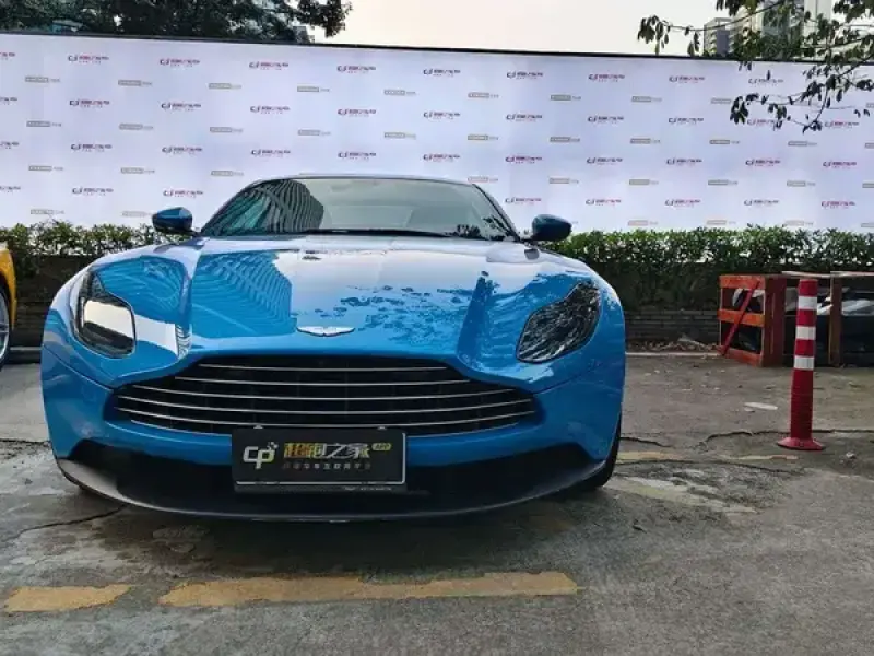 2020 Aston Martin DB11 с пробегом 32 000 км