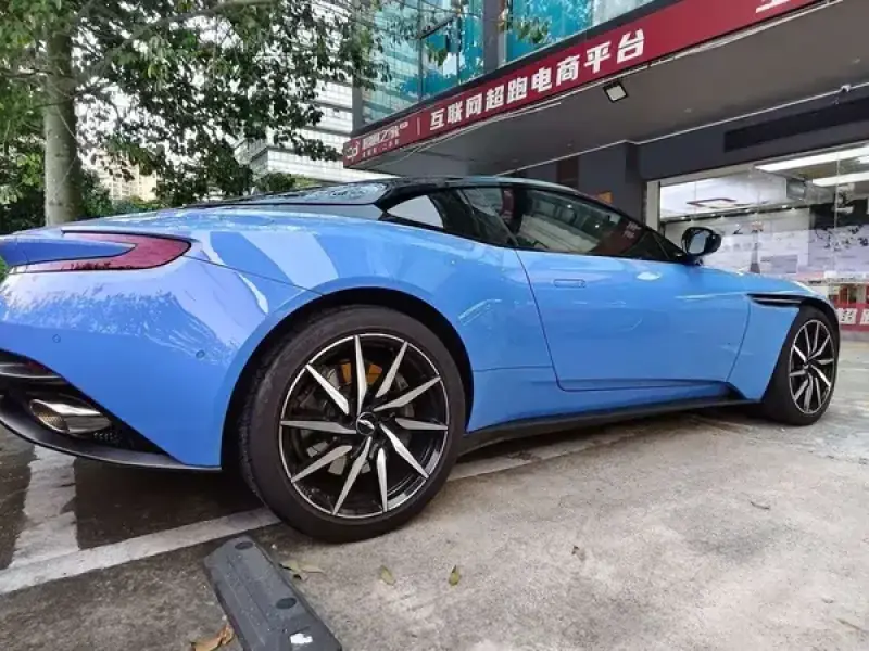 2020 Aston Martin DB11 с пробегом 32 000 км