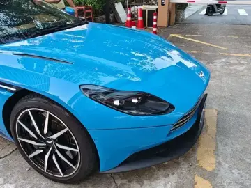 2020 Aston Martin DB11 с пробегом 32 000 км