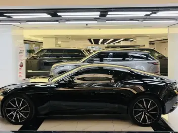 2020 Aston Martin DB11 с пробегом 39 000 км