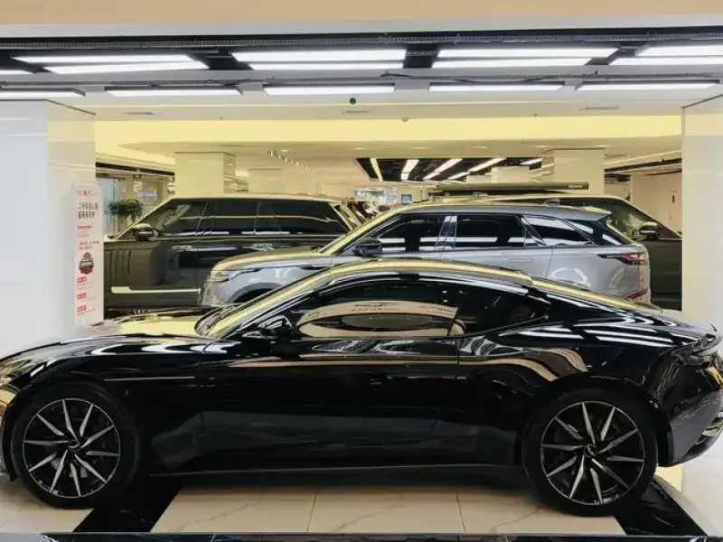 2020 Aston Martin DB11 с пробегом 39 000 км